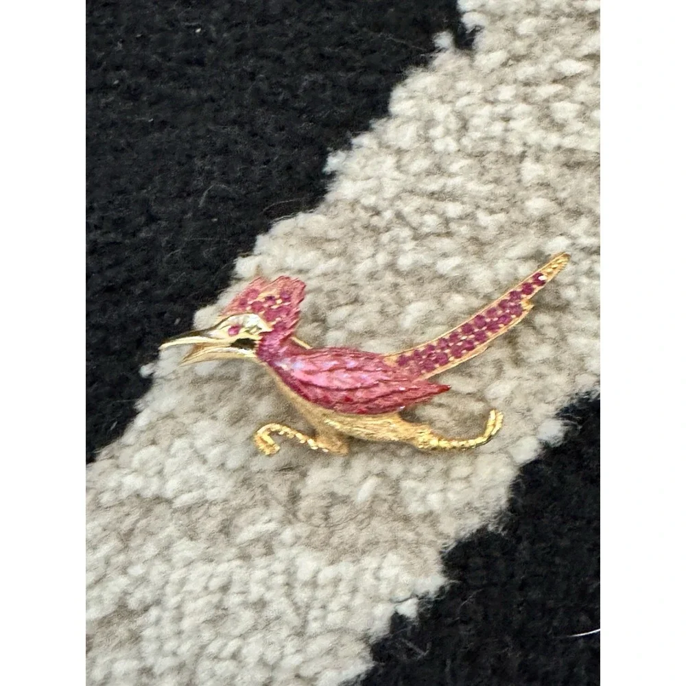 Vintage Signed ULTRA Roadrunner Pink Enamel Figural Pin Brooch Rhinestone‎